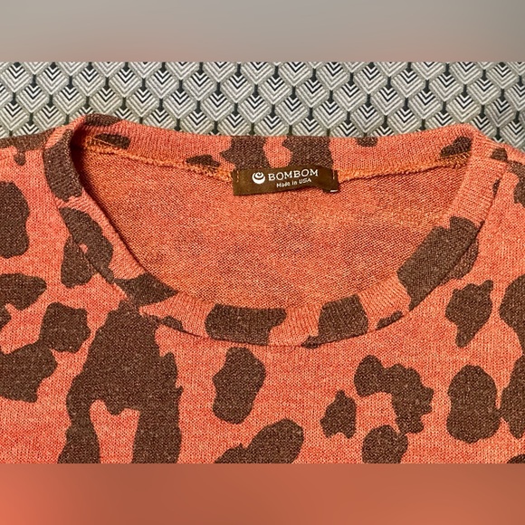 Dusty Rose Leopard Print Women’s Sweater Size S - Picture 3 of 7